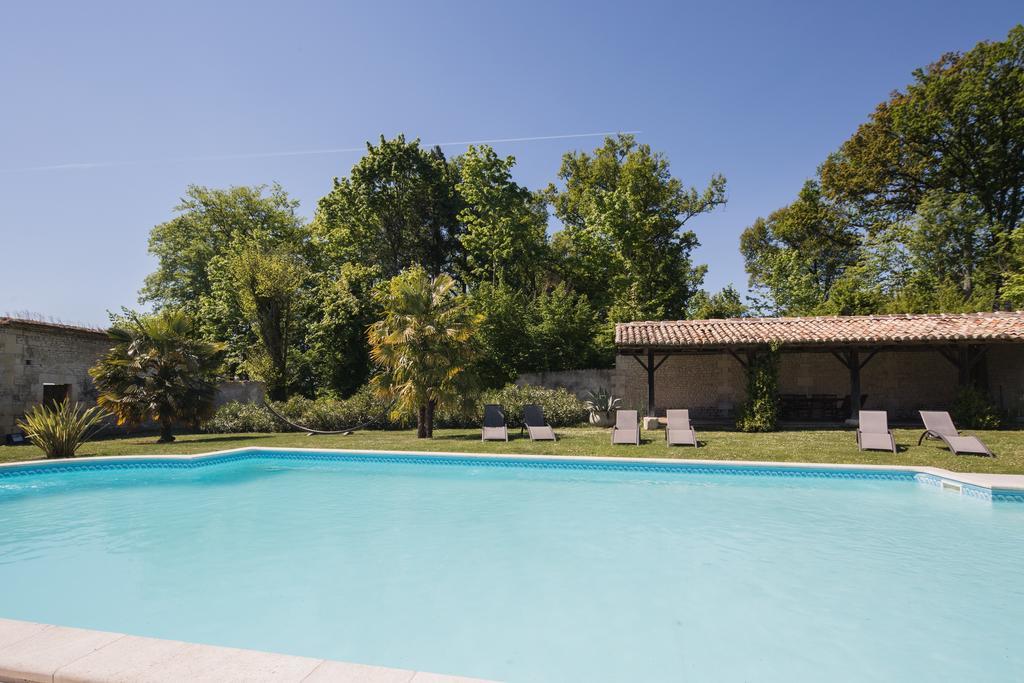 Bed and Breakfast Chateau De Puyrigaud Leoville Экстерьер фото