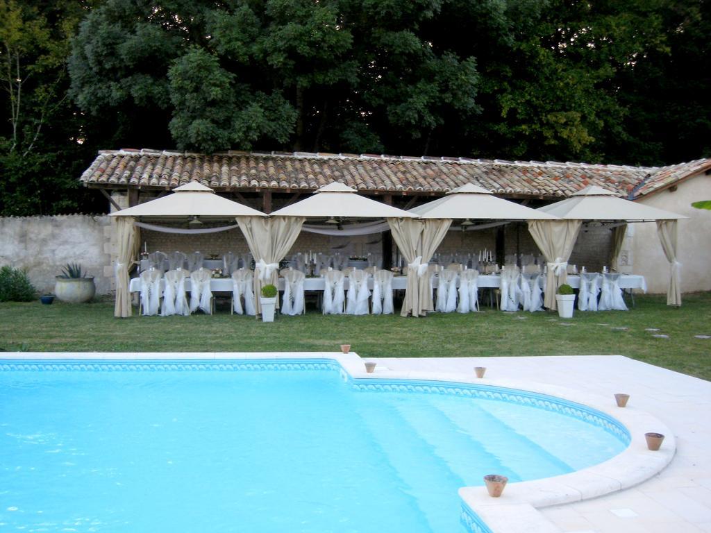 Bed and Breakfast Chateau De Puyrigaud Leoville Экстерьер фото