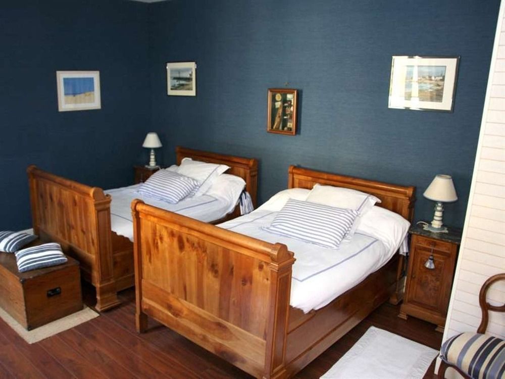 Bed and Breakfast Chateau De Puyrigaud Leoville Экстерьер фото